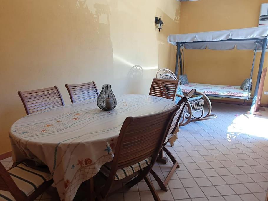 Villasimius P.Terra - Centro Paese Extérieur photo